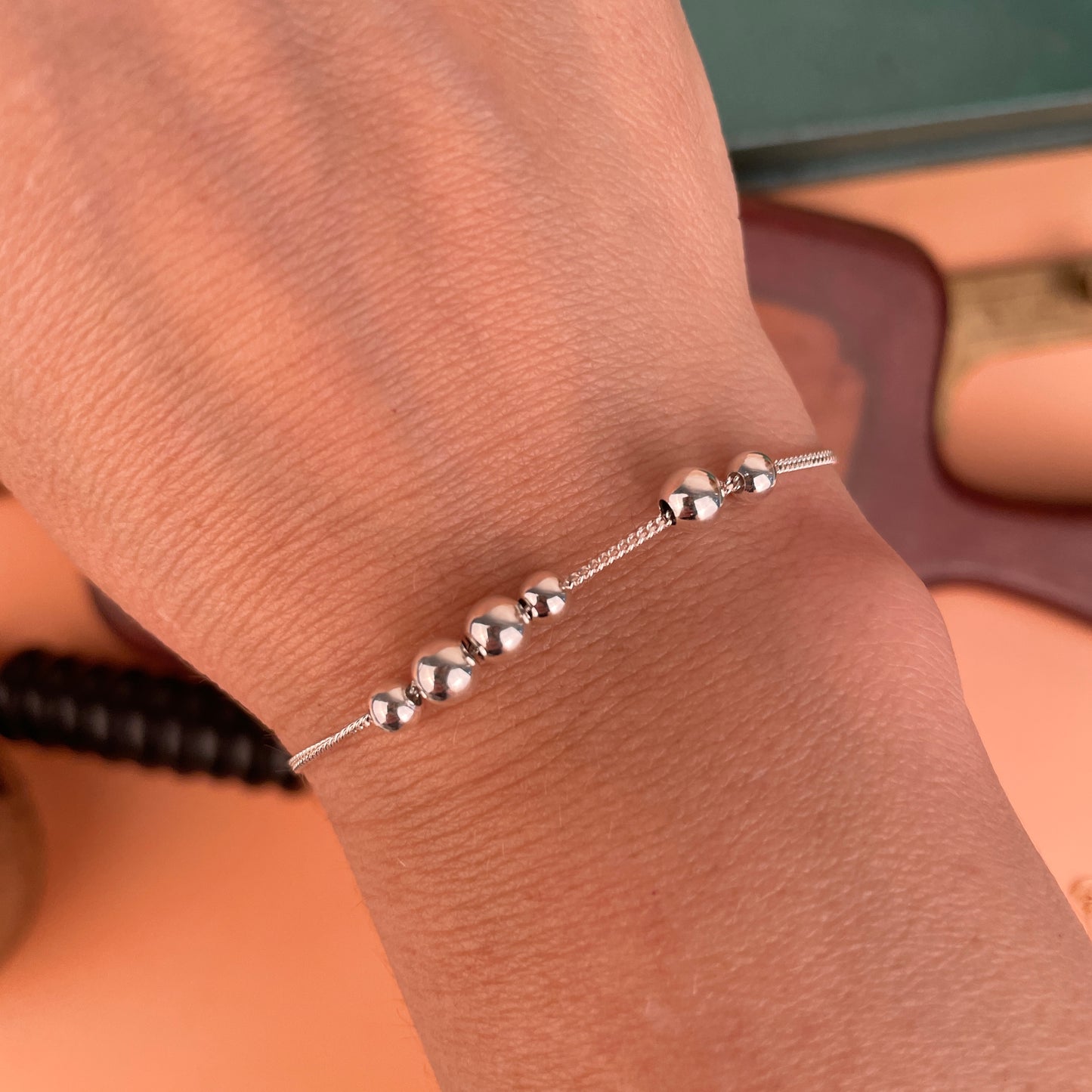 N 29. 8 / 8 armbanden