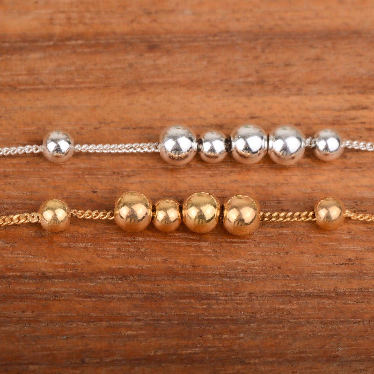 N 29. 8 / 8 armbanden