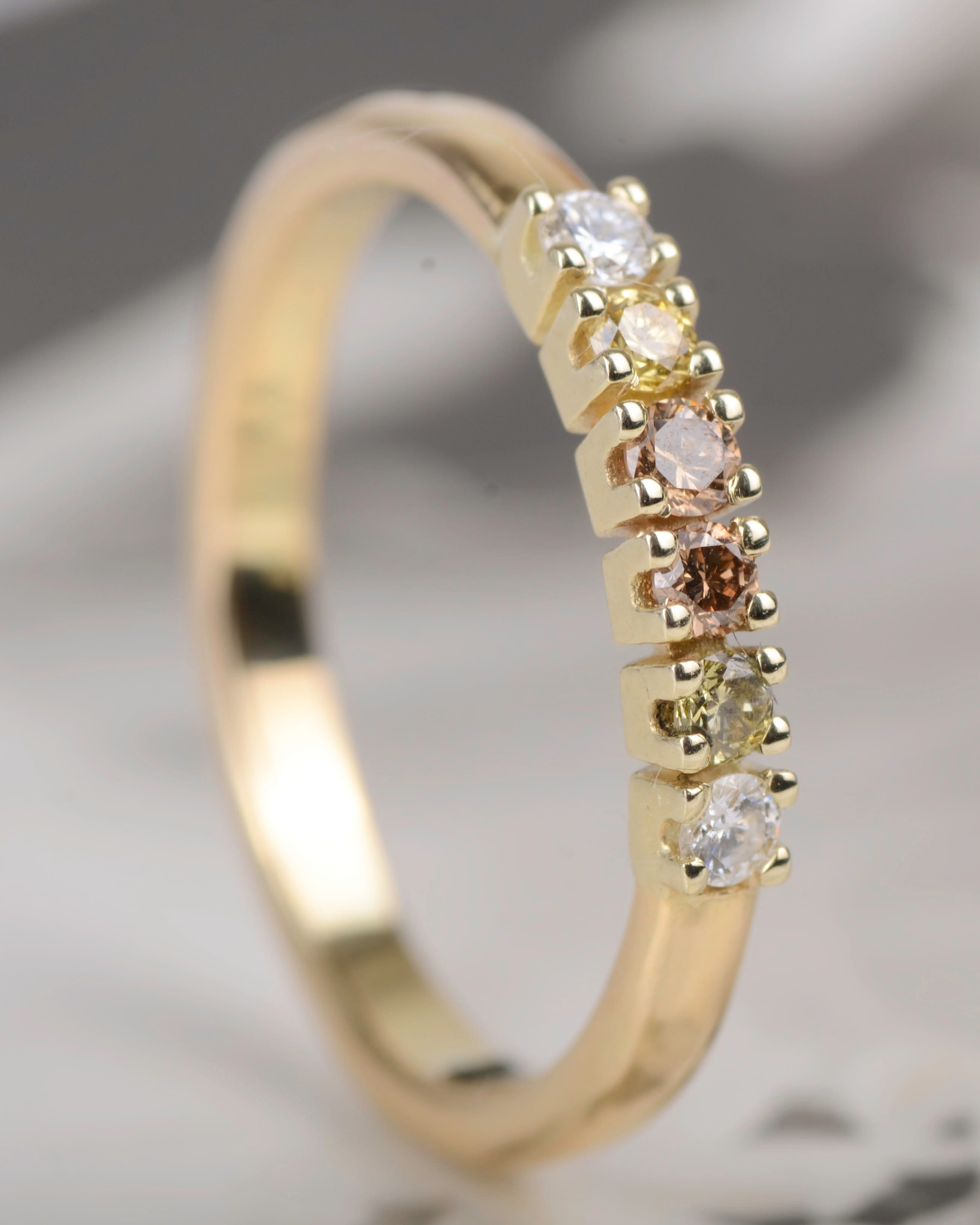 Ring 14k fall diamonds