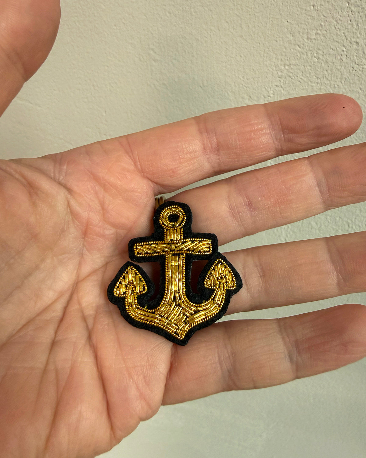 Broche gold anchor