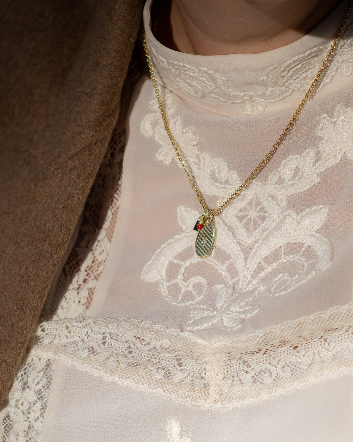 De Gaposchkin hanger 14k