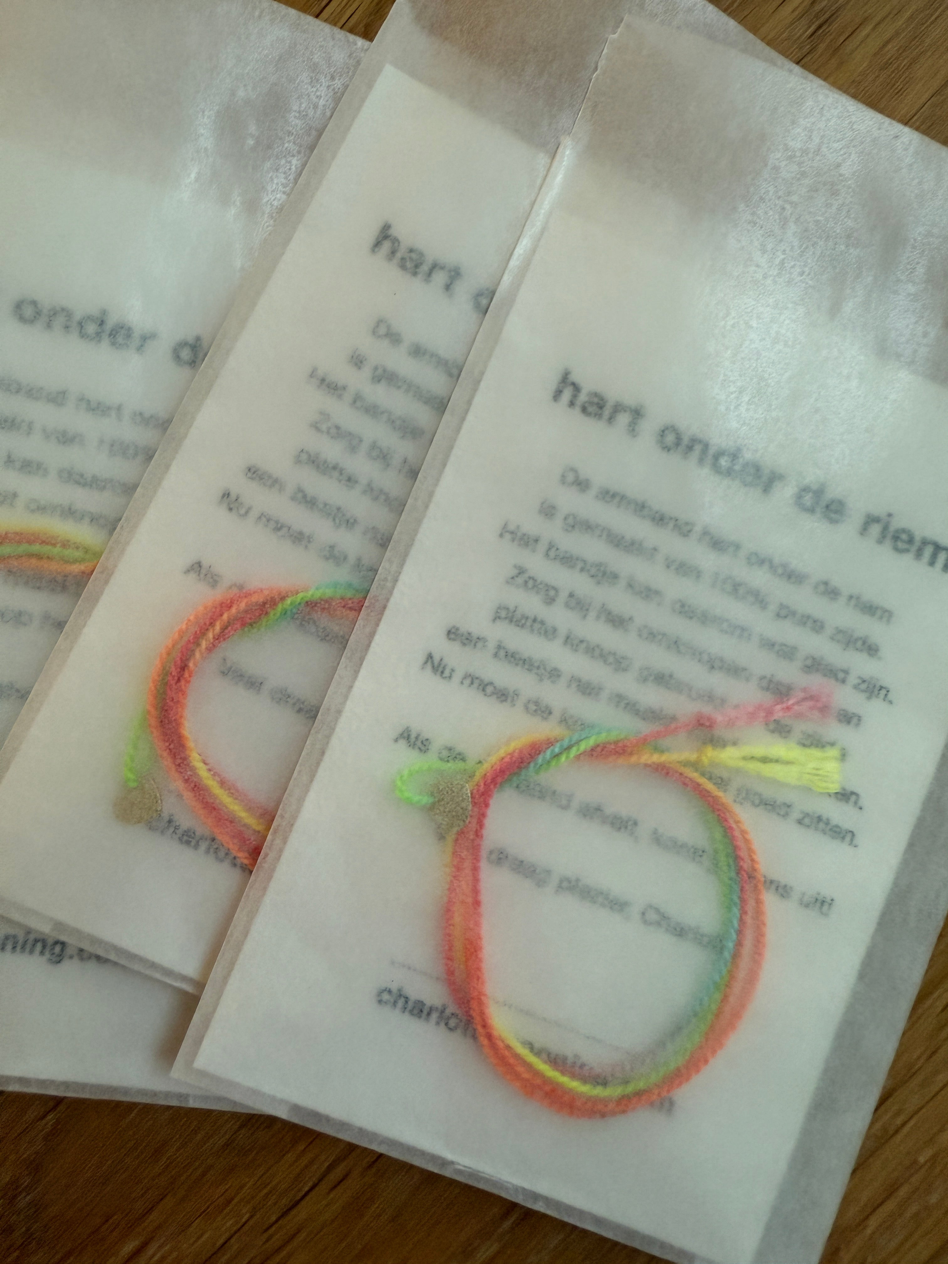 Armband love knot rainbow - gratis