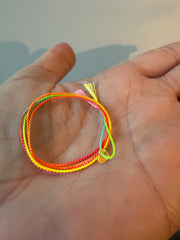Armband love knot rainbow - gratis