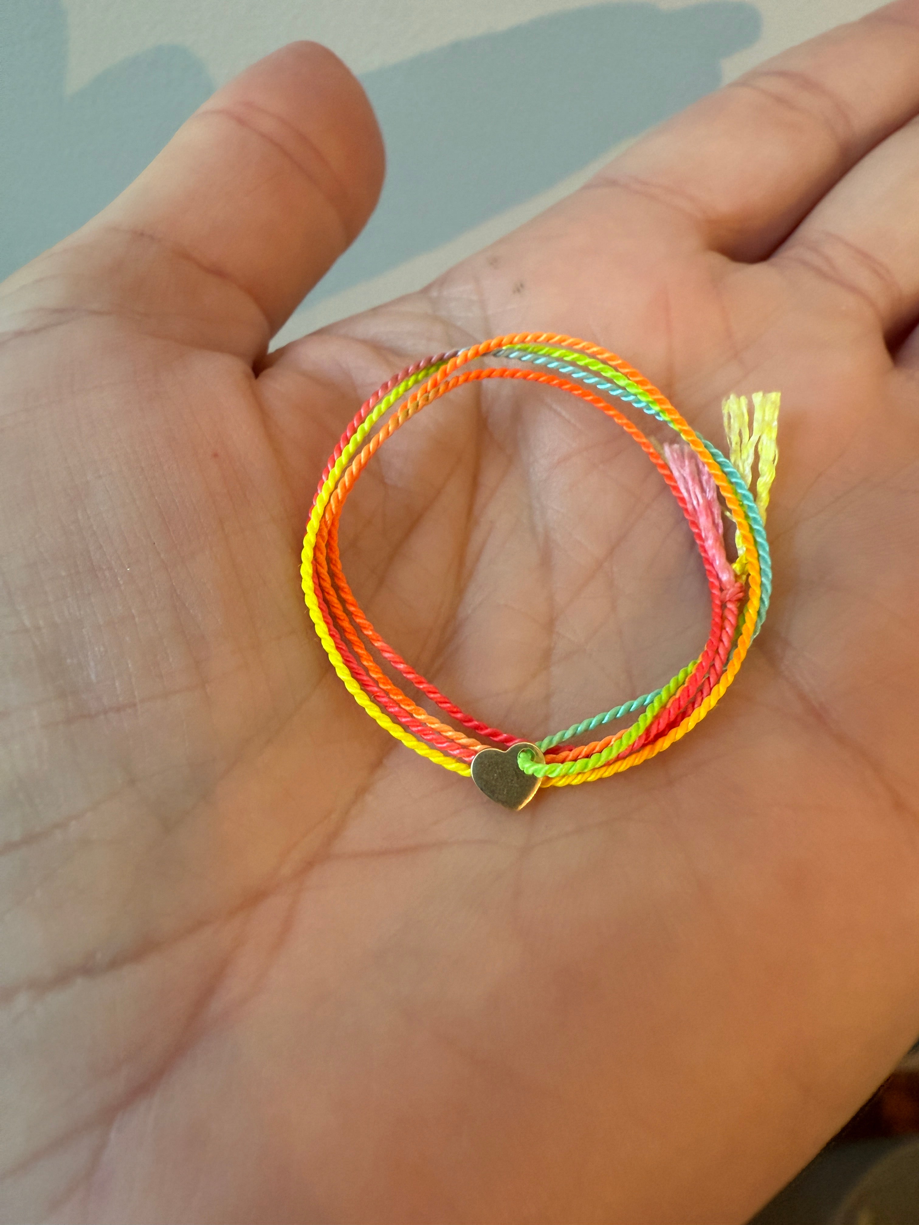 Armband love knot rainbow - gratis