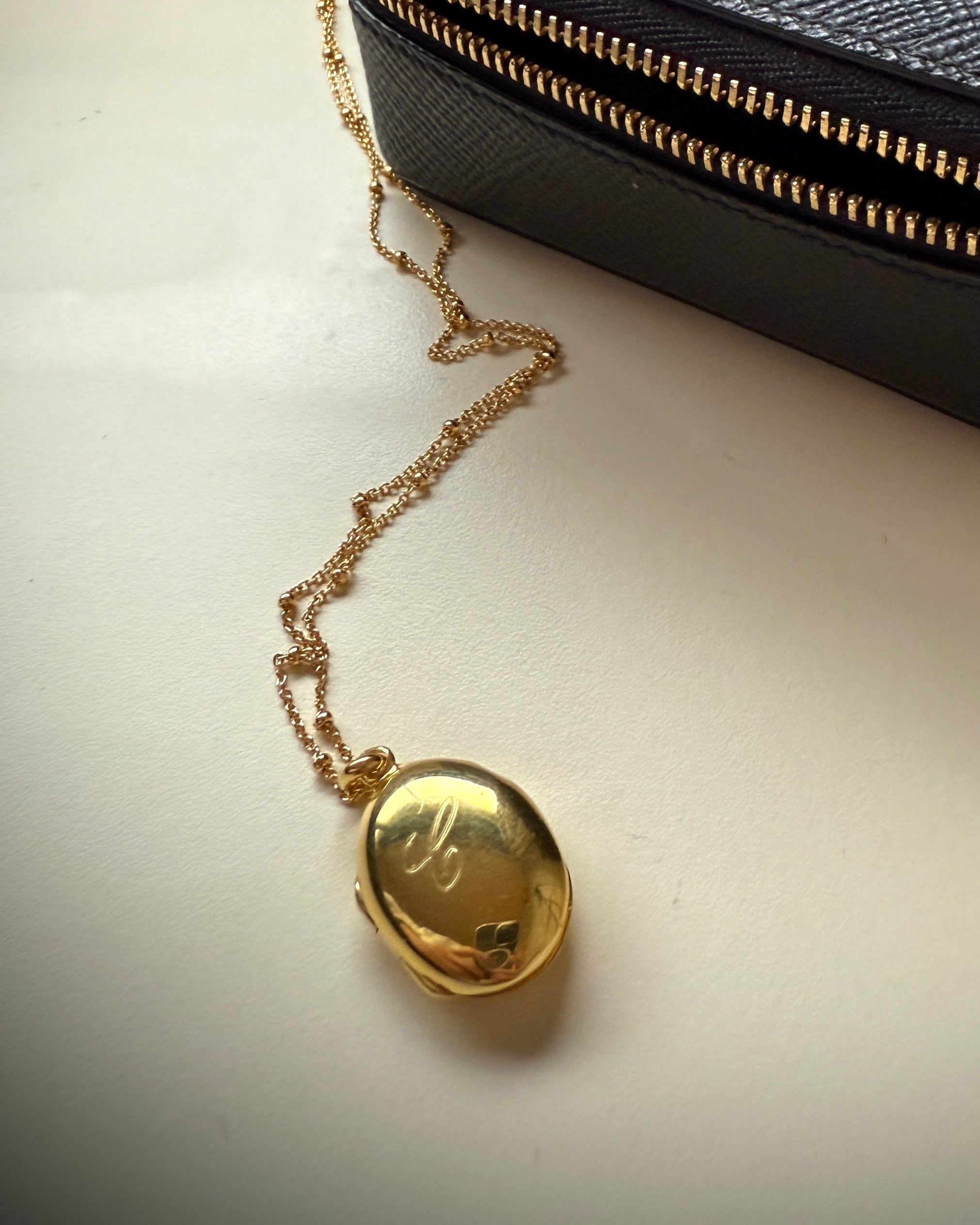 Classic monogram medaillon