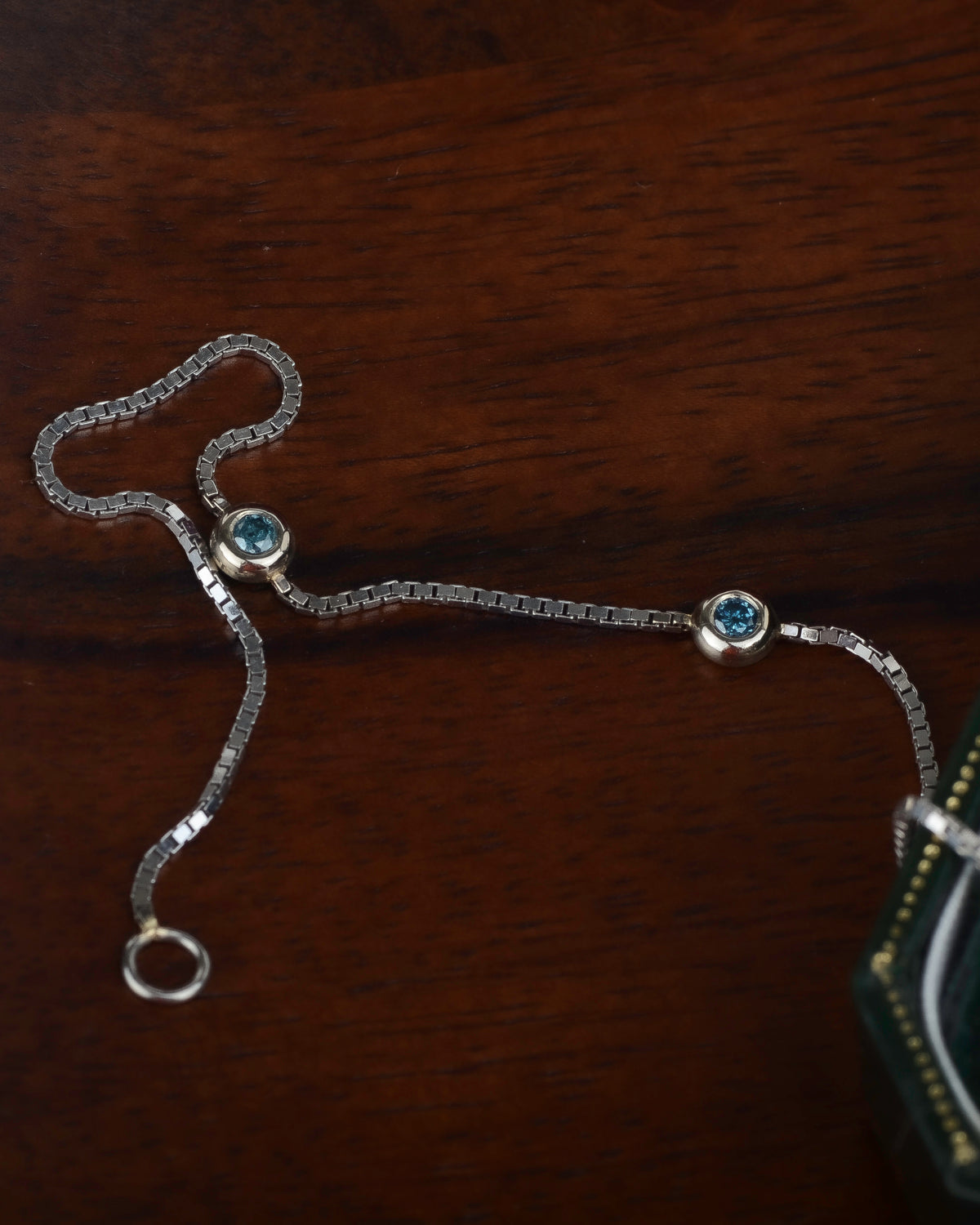 Indigo snow armband 14k witgoud