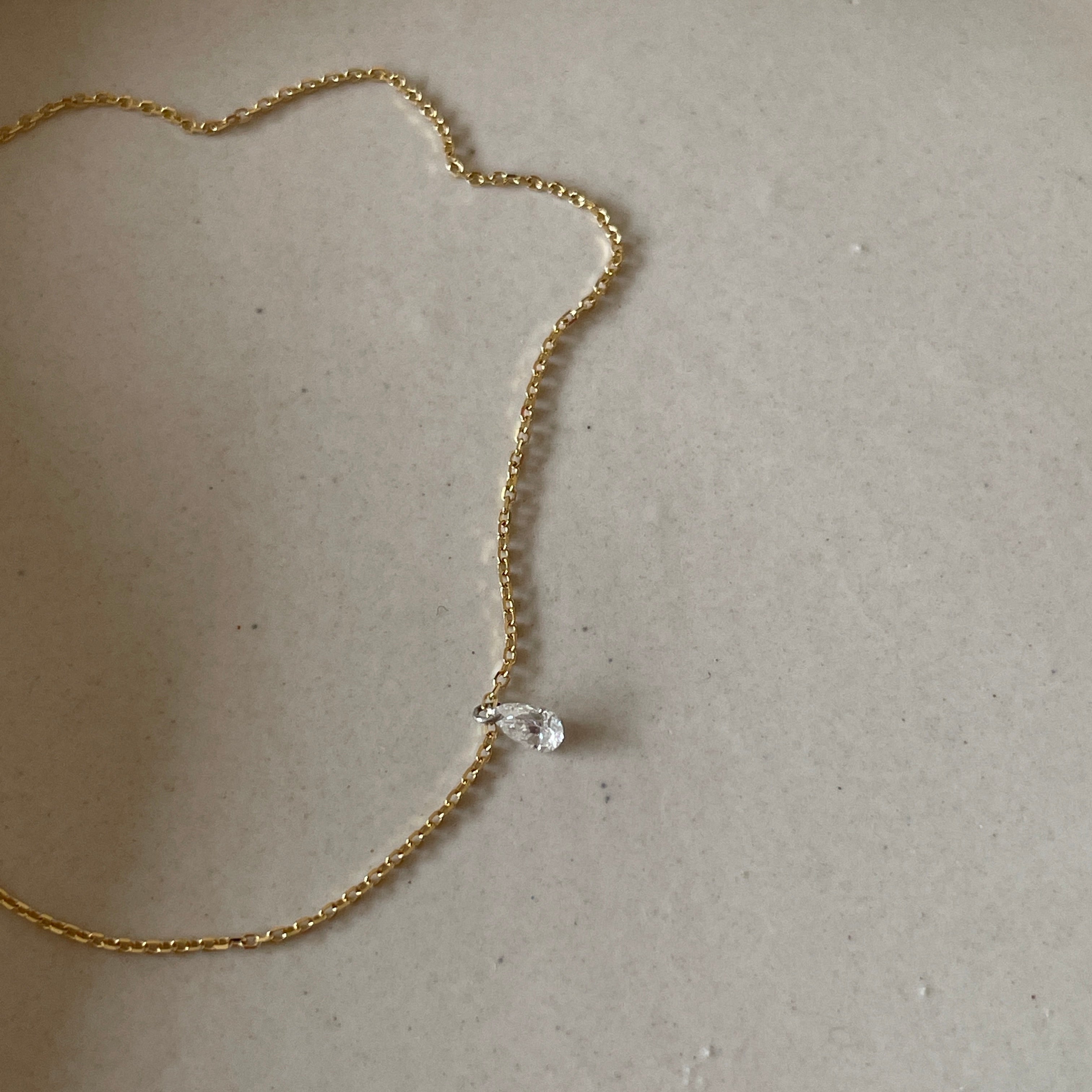 Necklace 18k dangling brilliance