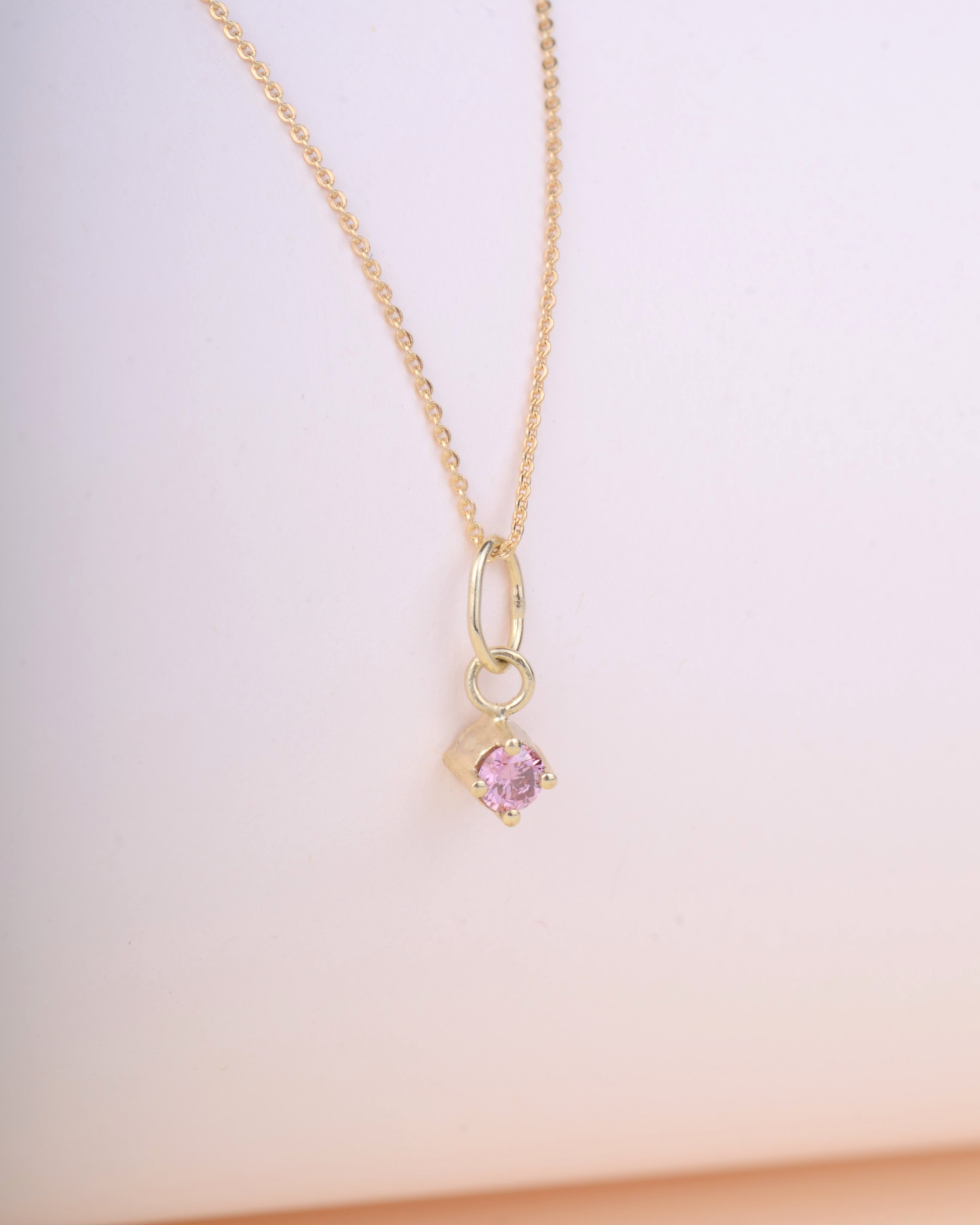 Hanger vivid pink 14k