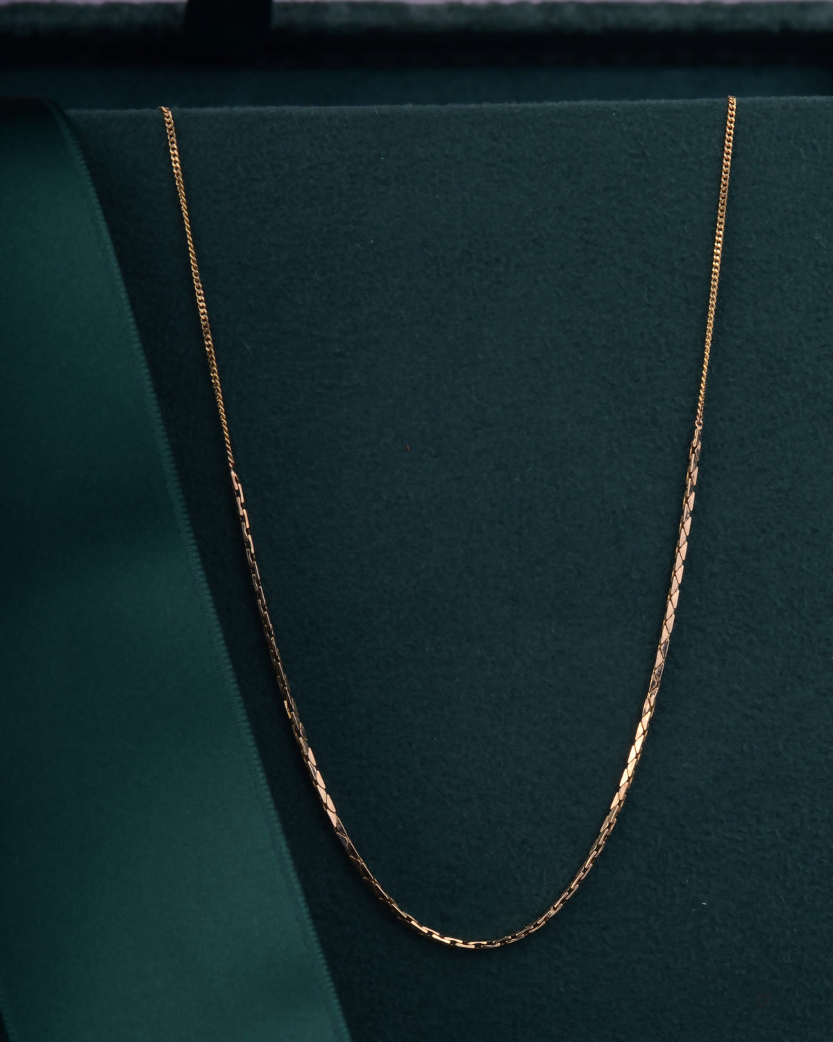De Lucille Ball ketting 14k
