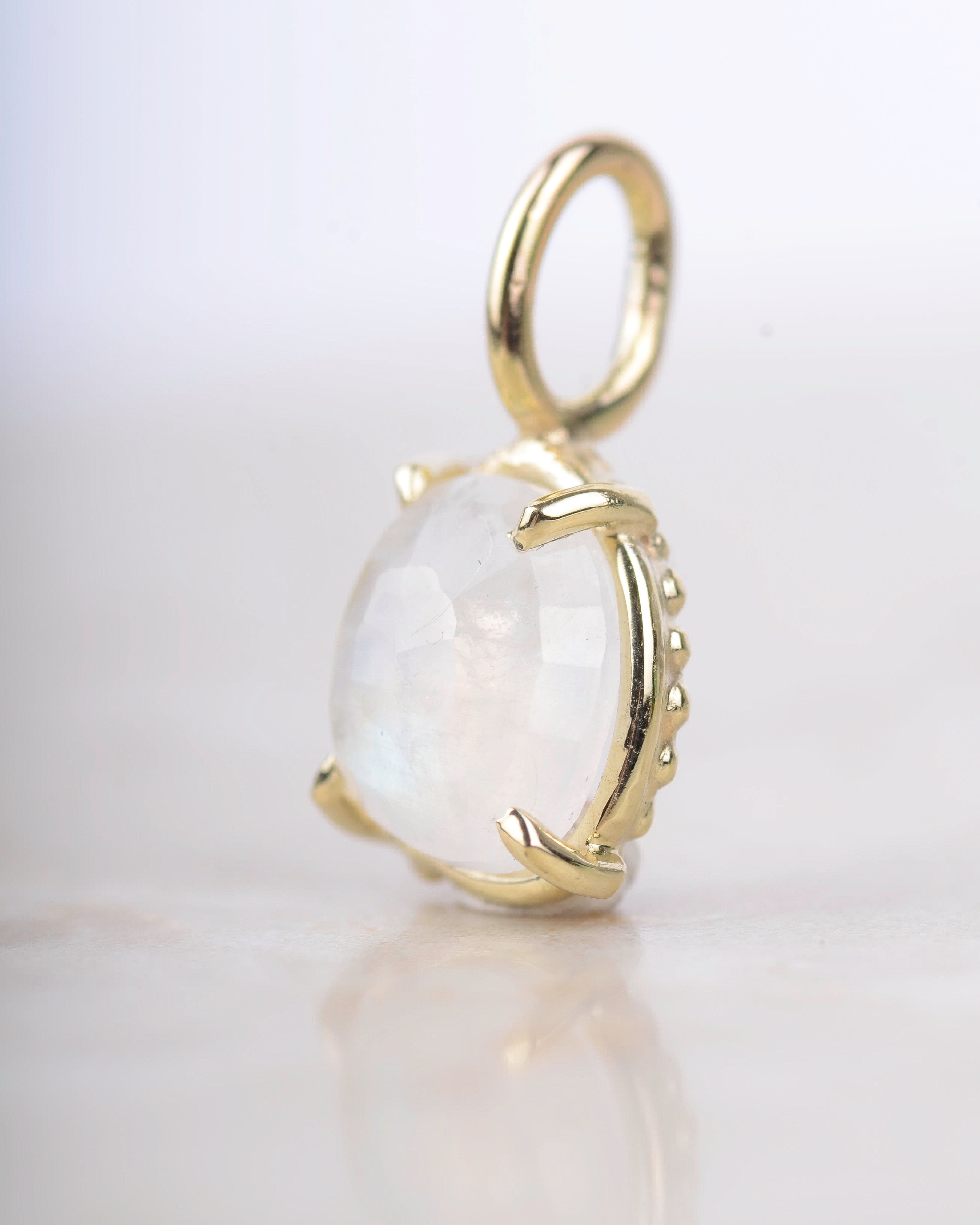 Pendant 14k moonlight