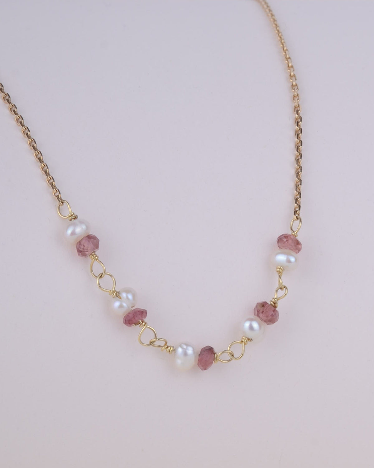 Ketting 14k rough rock & soft pearl