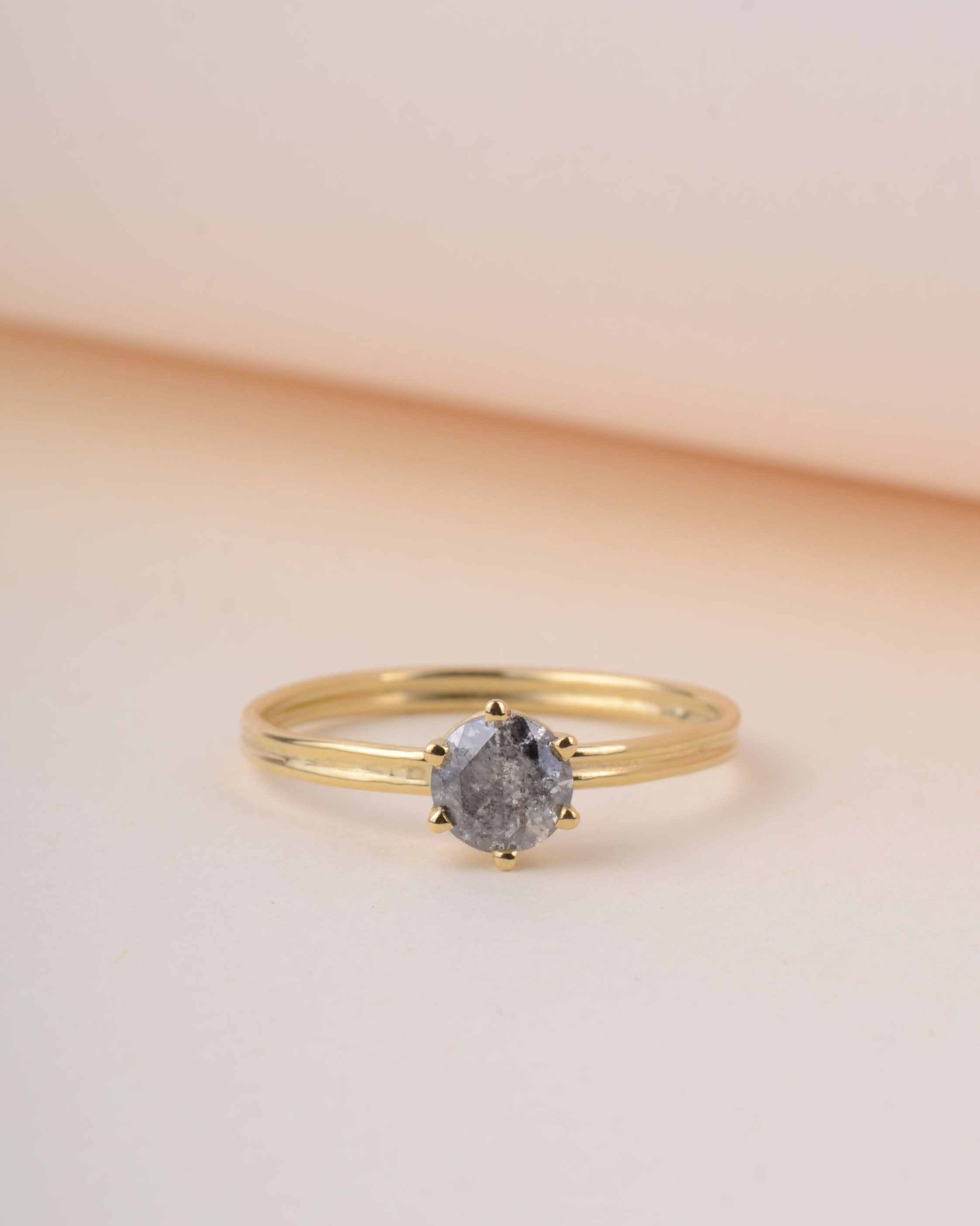 Ring 18k salt & pepper