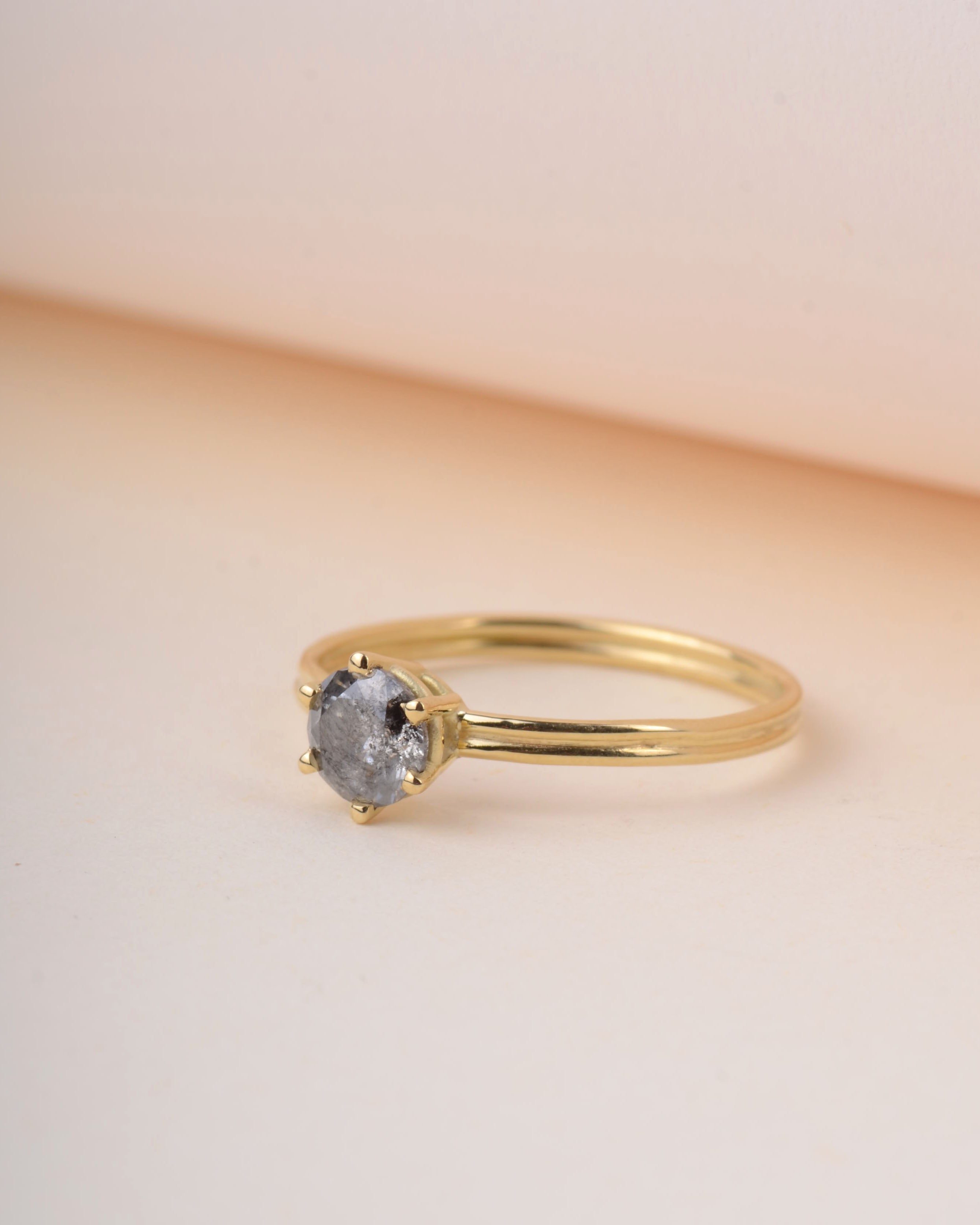 Ring 18k salt & pepper