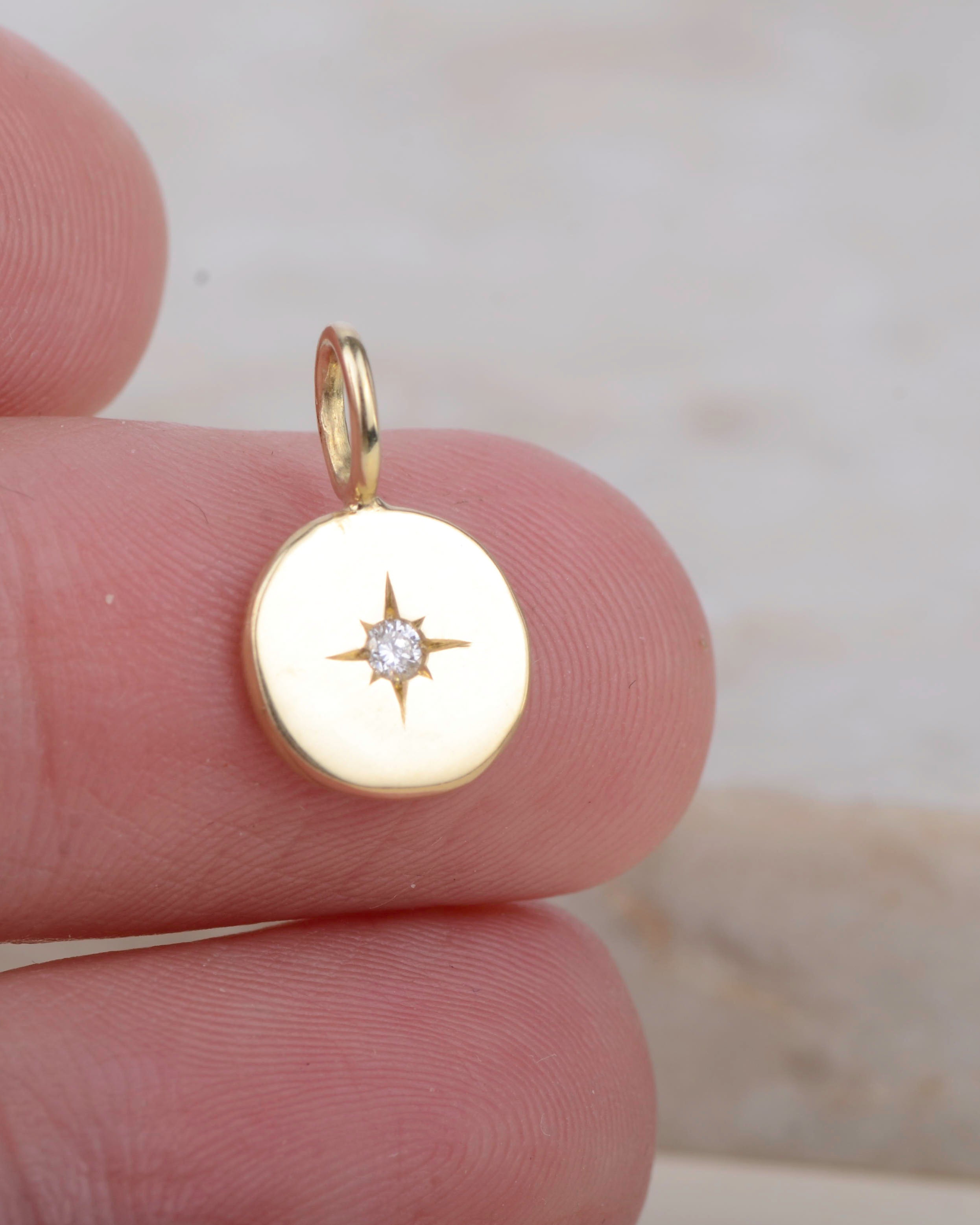 Guiding star hanger 14k