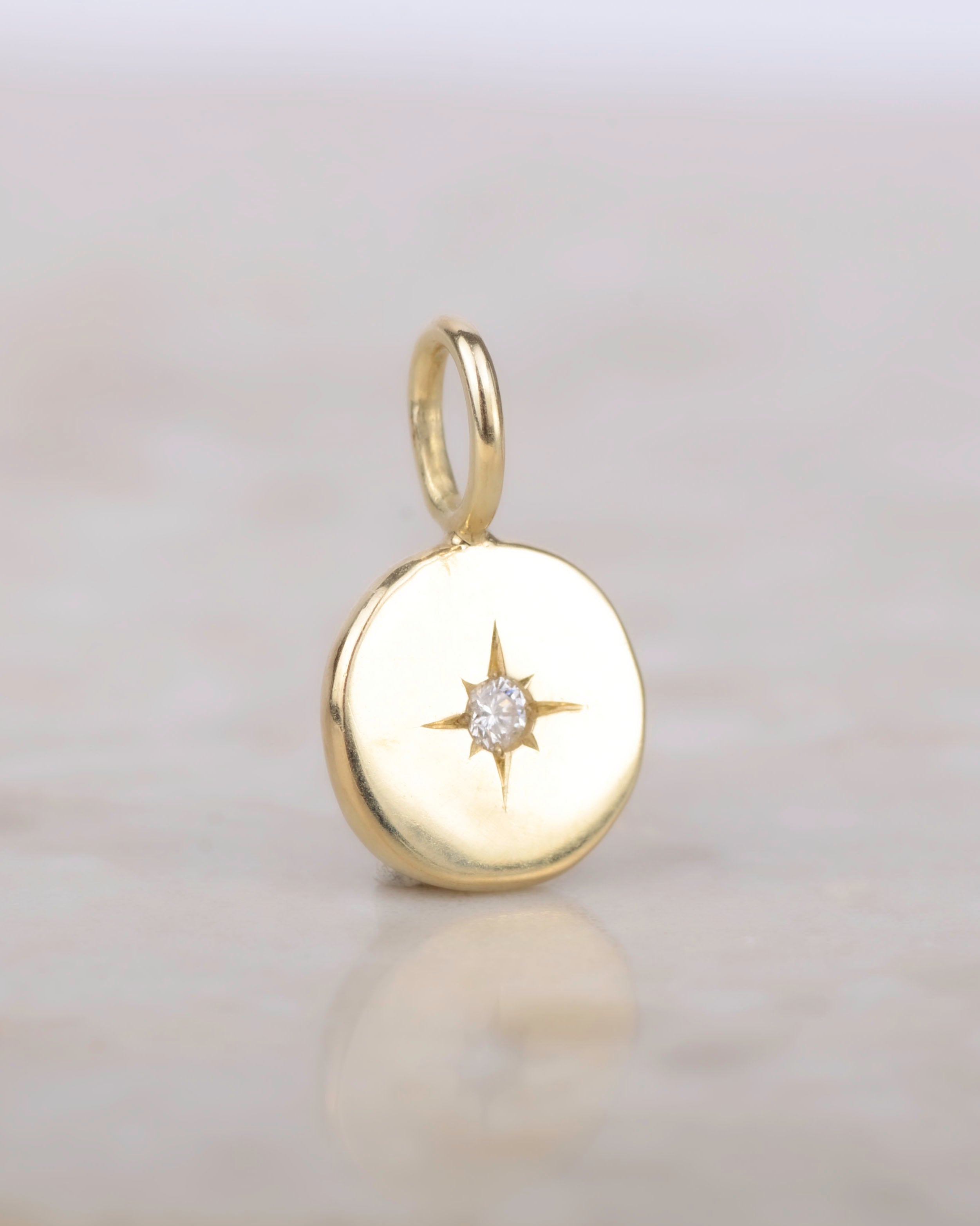 Guiding star hanger 14k