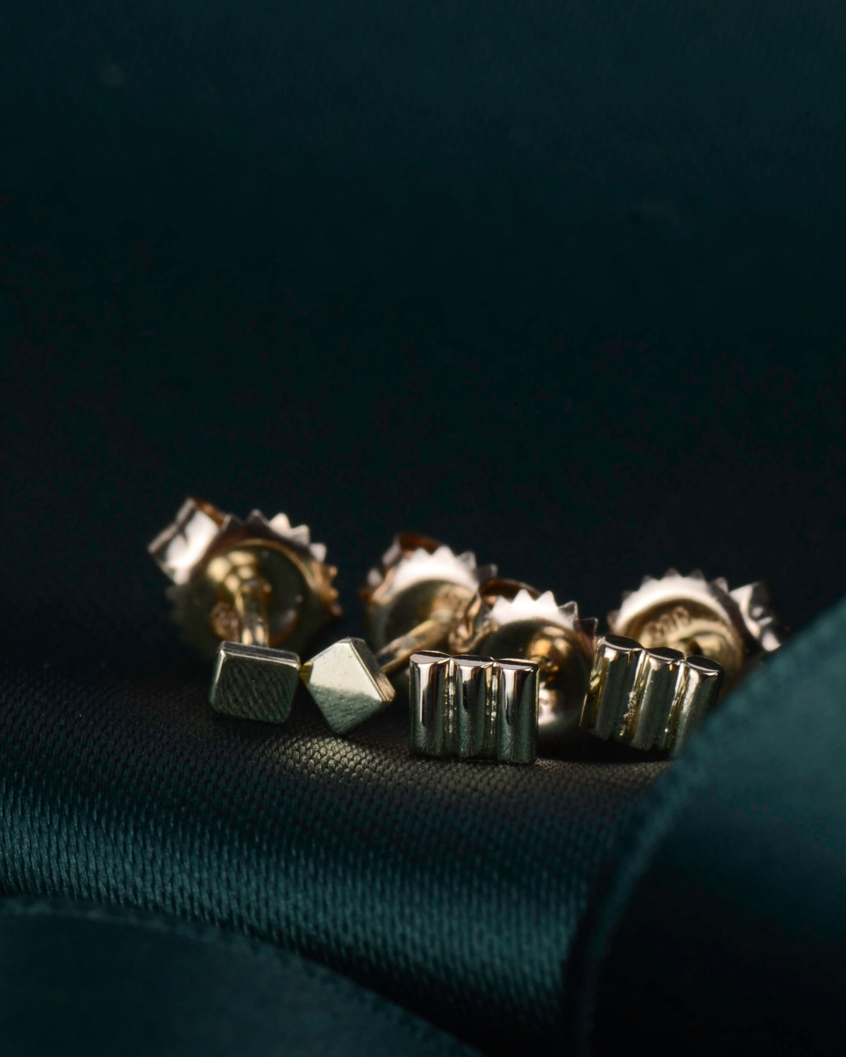 De Rachel Carson oorbellen 14k