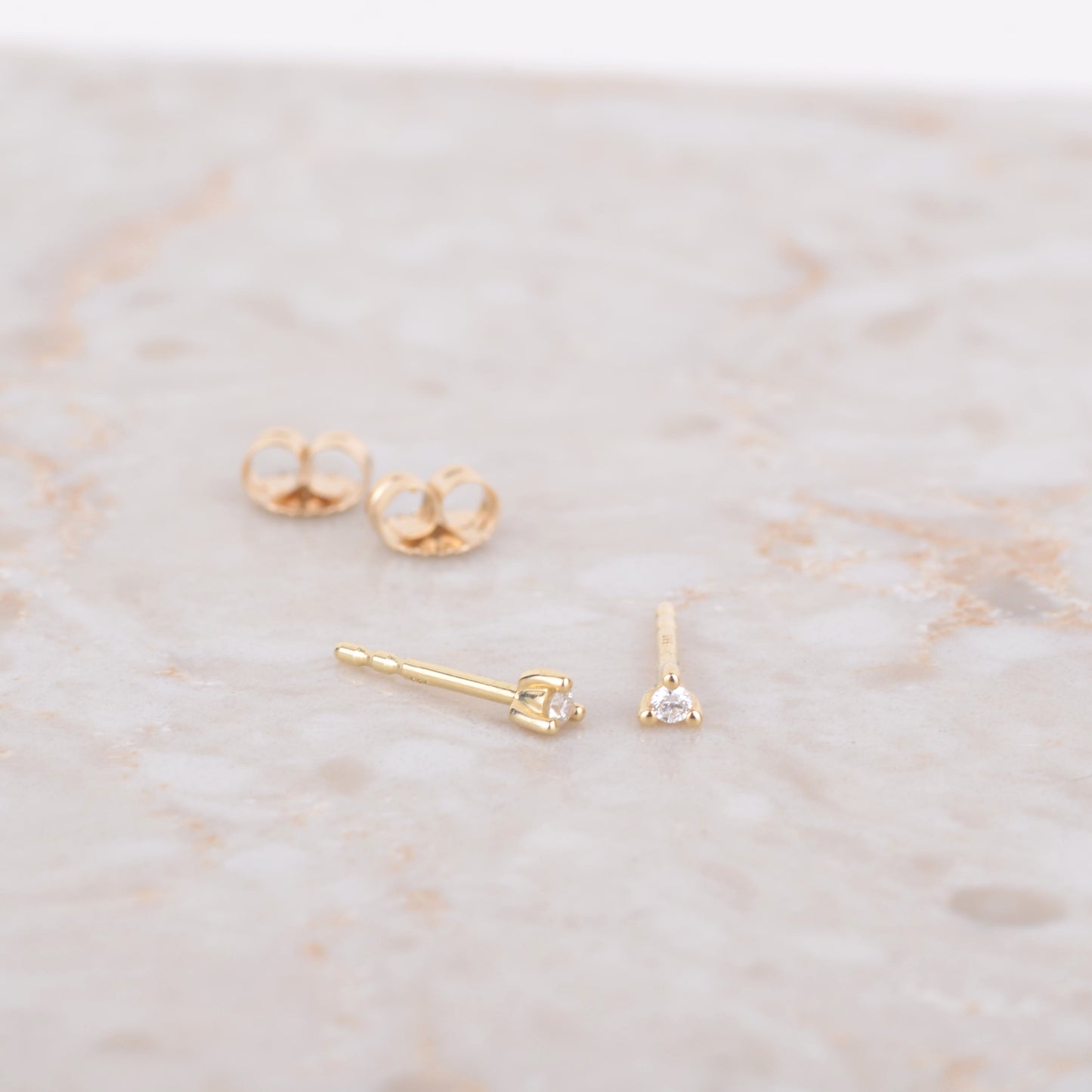 Oorbellen 14k diamond tiny studs