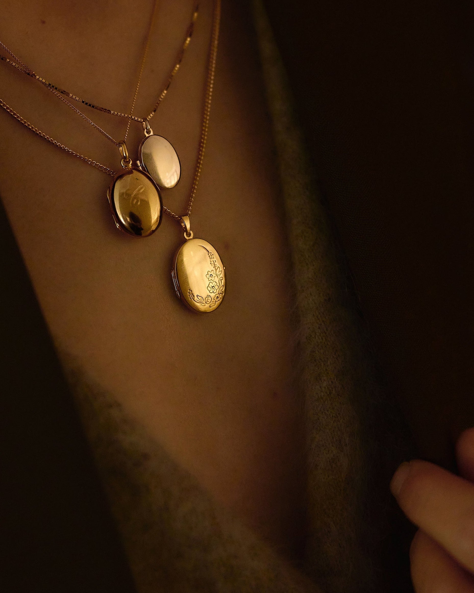 Heritage monogram 14k medaillon