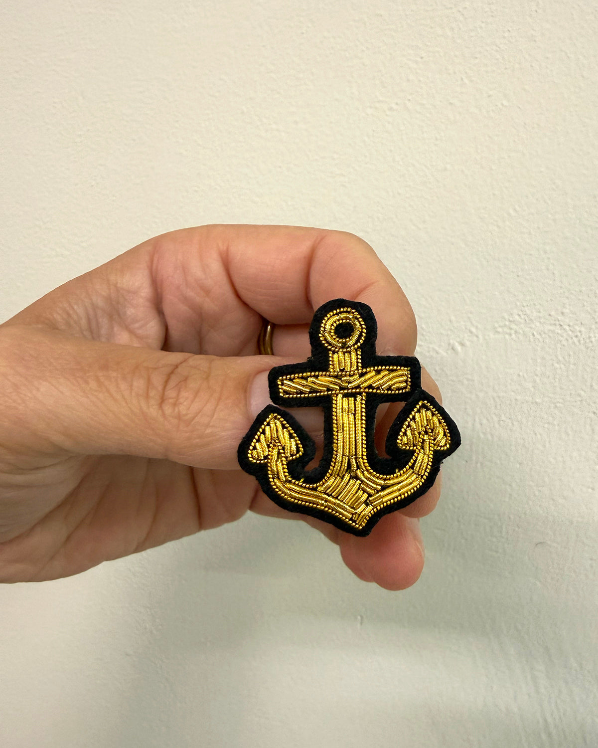 Broche gold anchor