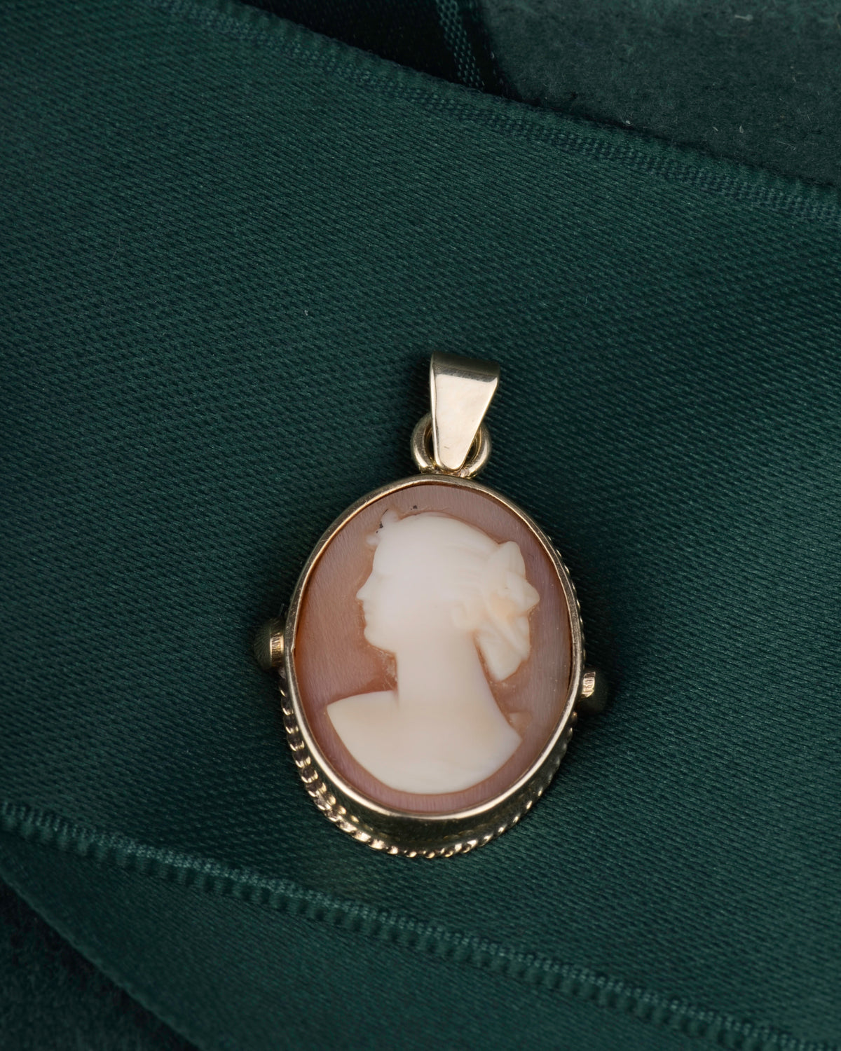 De Eleanor Roosevelt hanger 14k