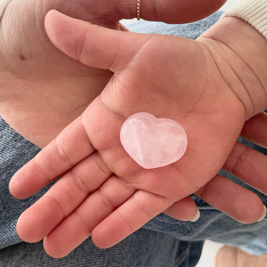 Hart van rozenkwarts, liefdevolle energie voor mama