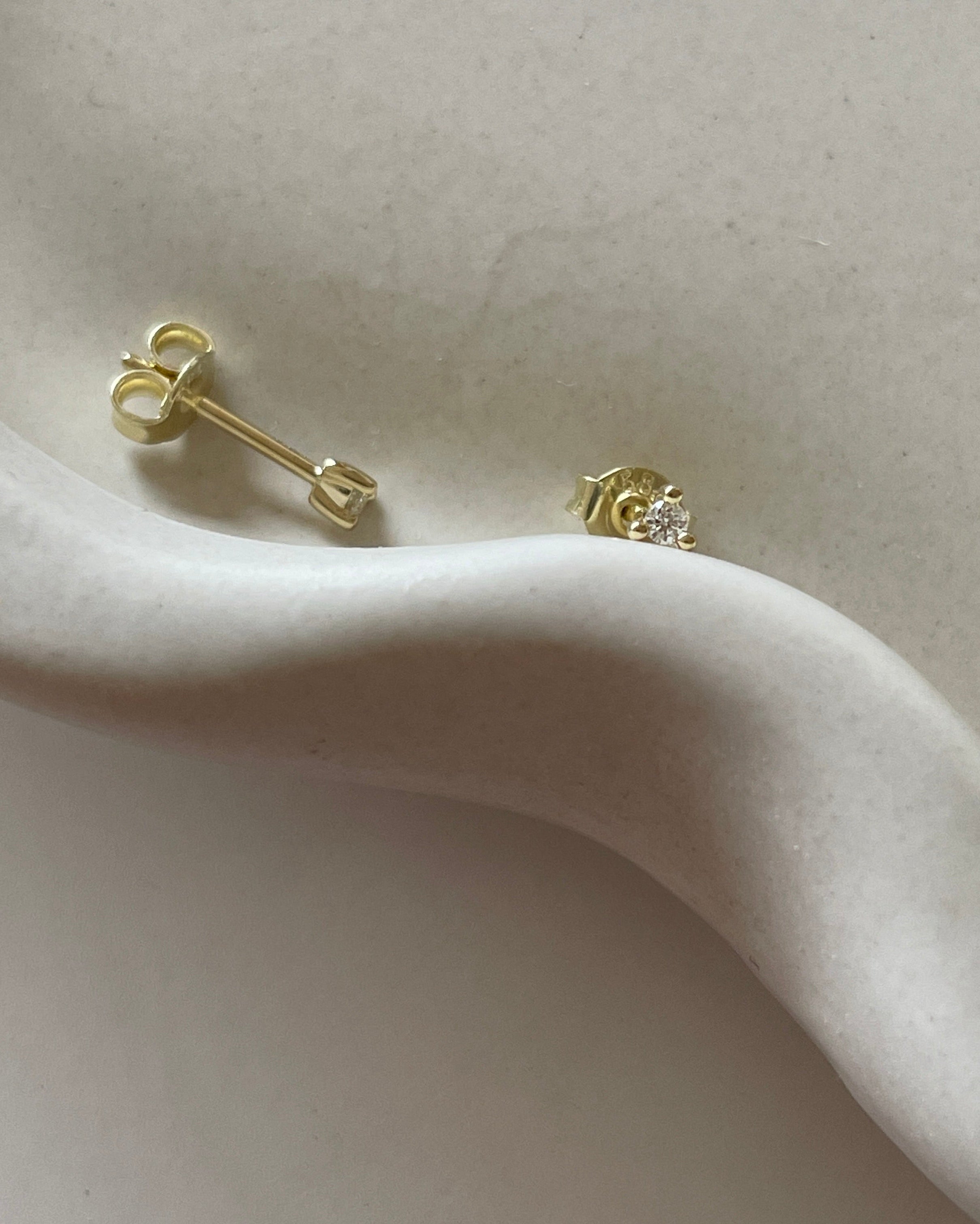 Oorbellen 14k diamond tiny studs