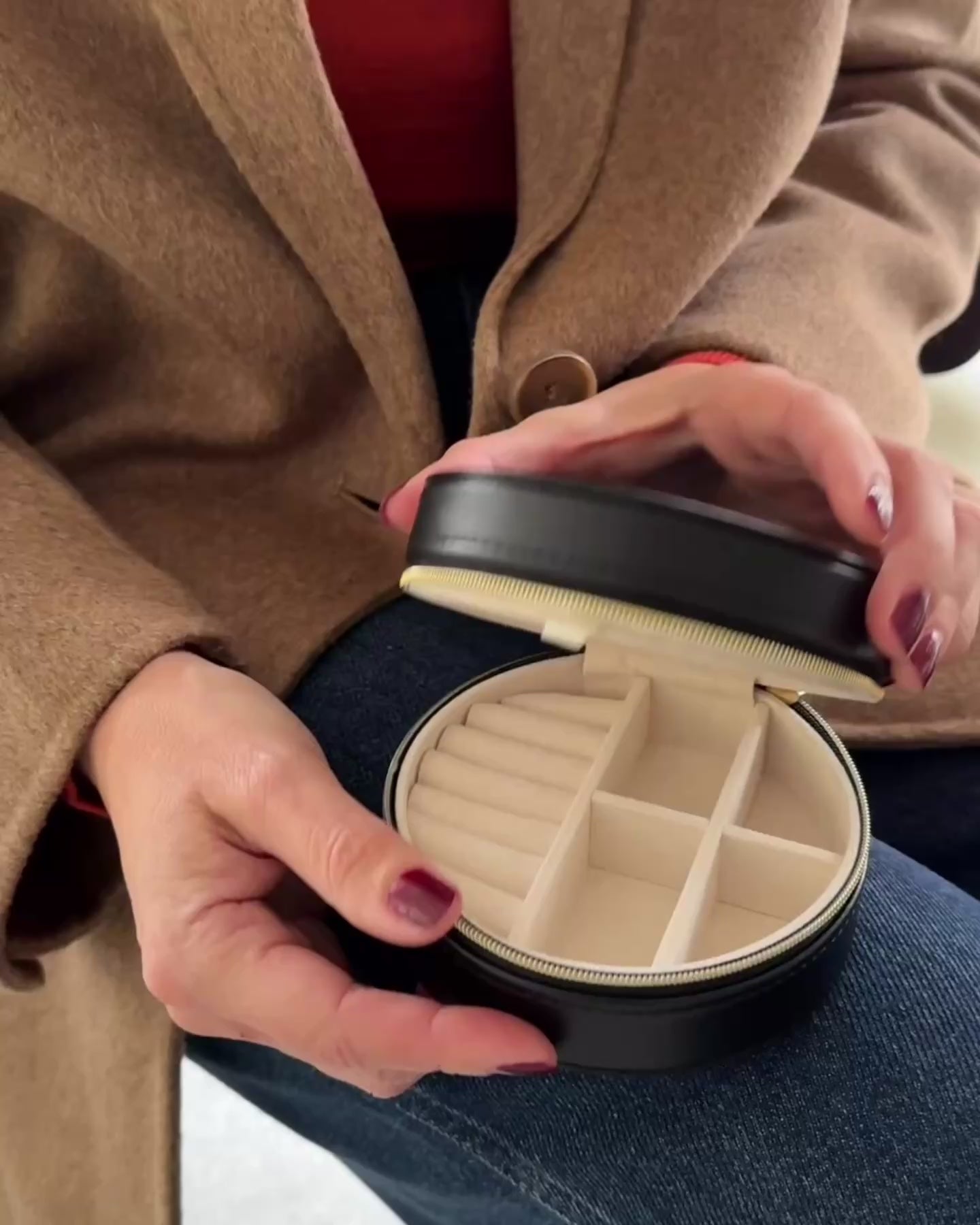 Load video: Travel case city trip