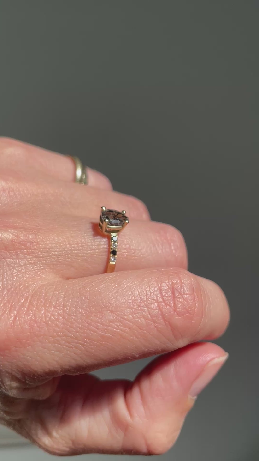 Video laden: Ring 14k black &amp; white