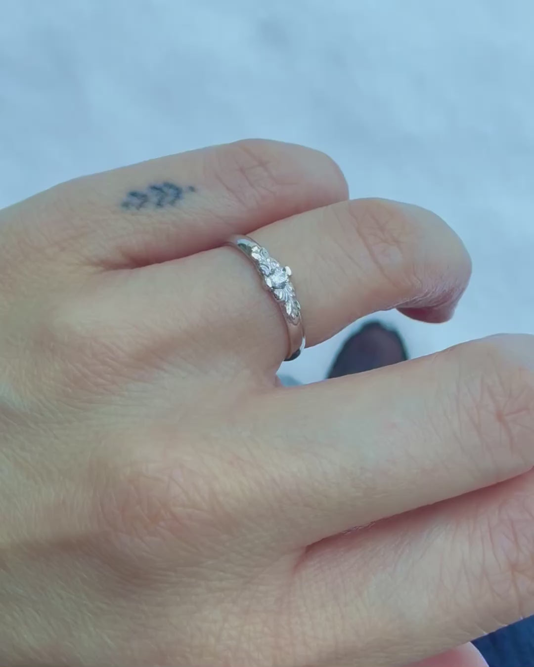 Load video: Ring 14k flower diamond