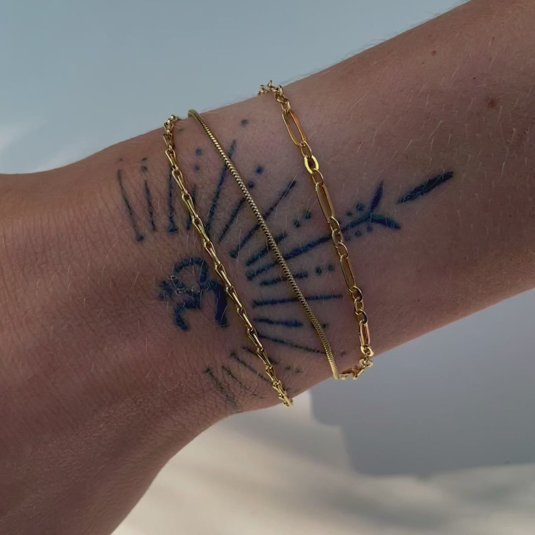 Load video: Bracelet Eve