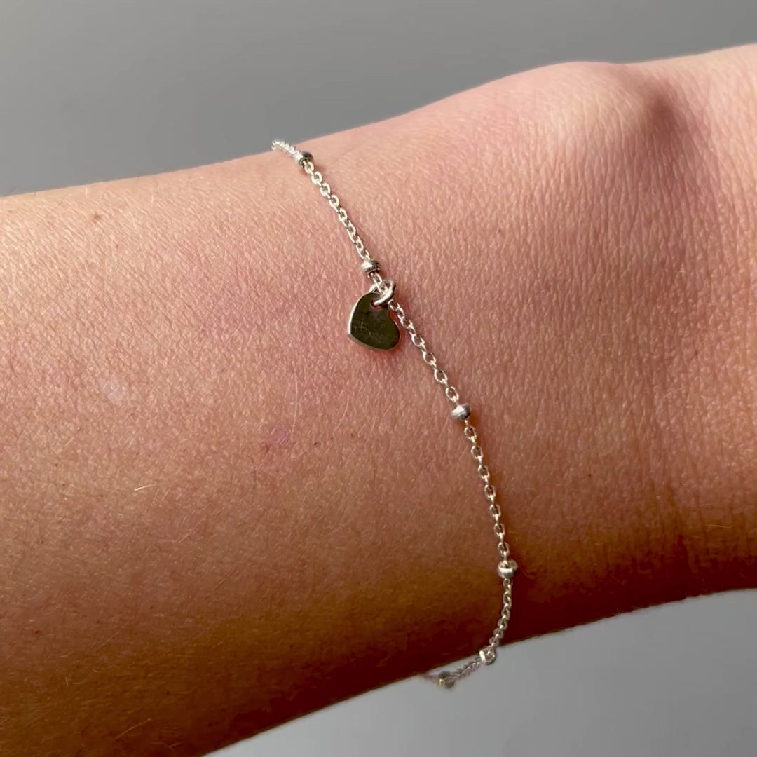 Load video: bracelet in my heart