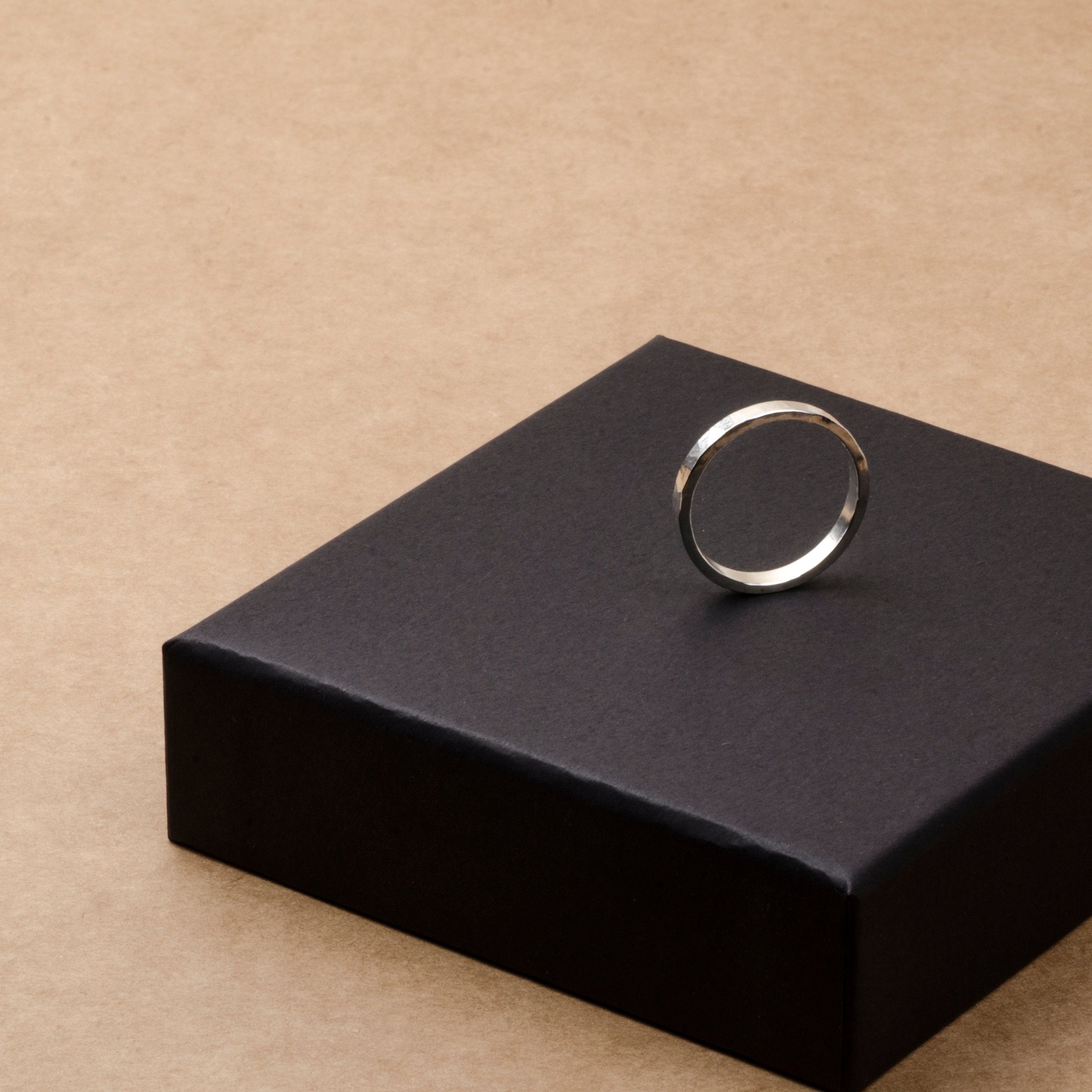Ring mister hammered