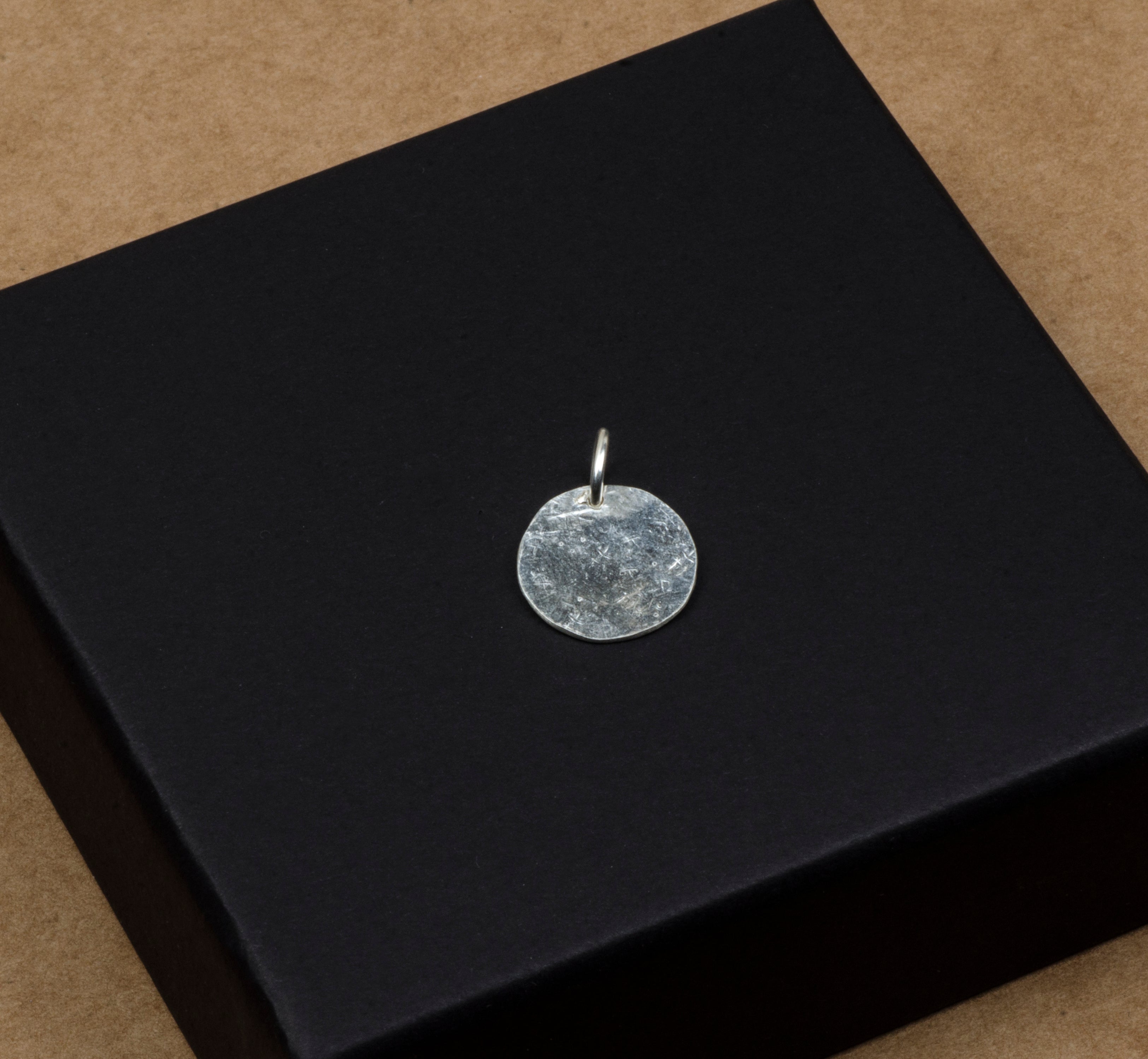 pendant round