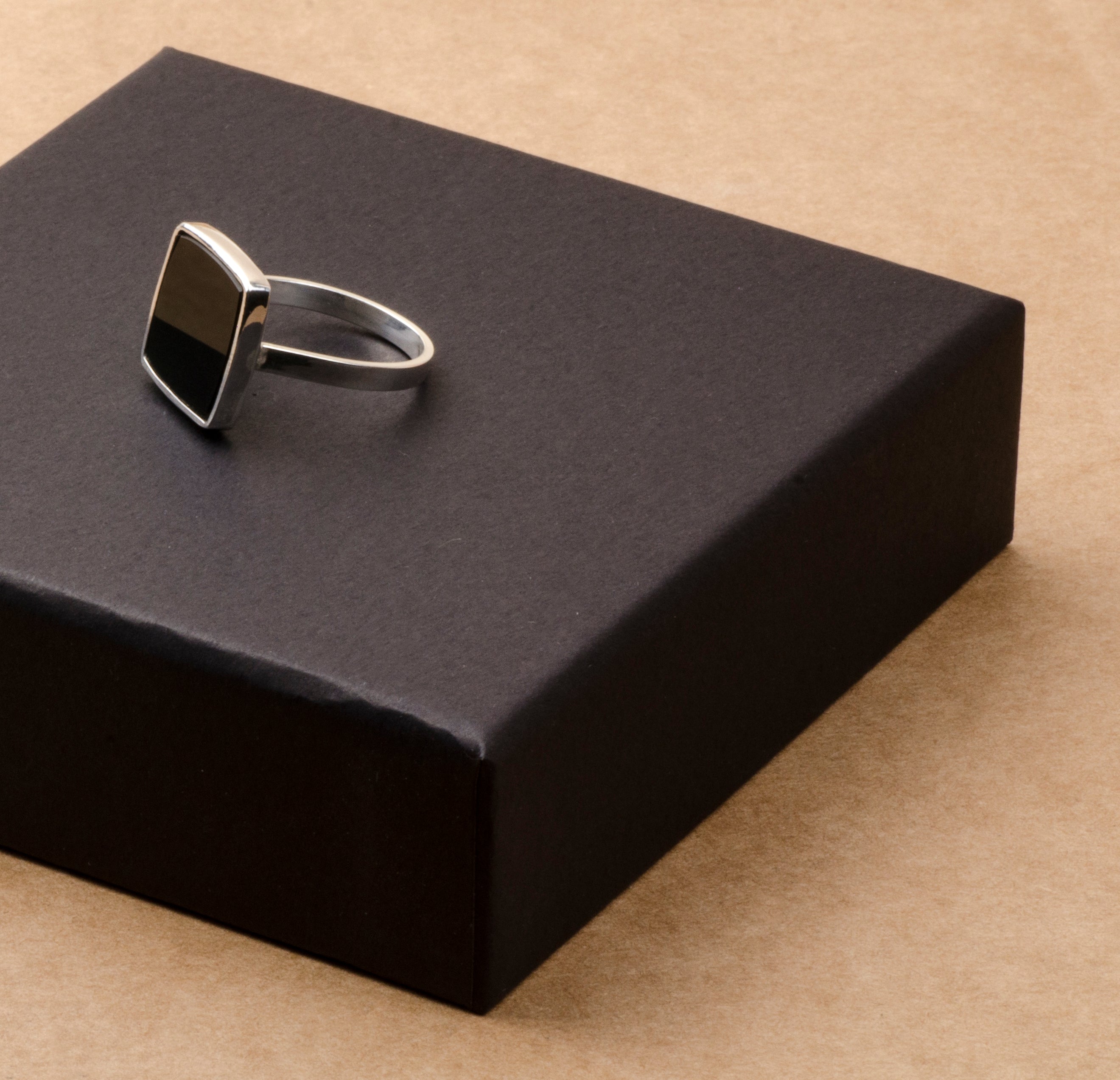 Ring mister onyx