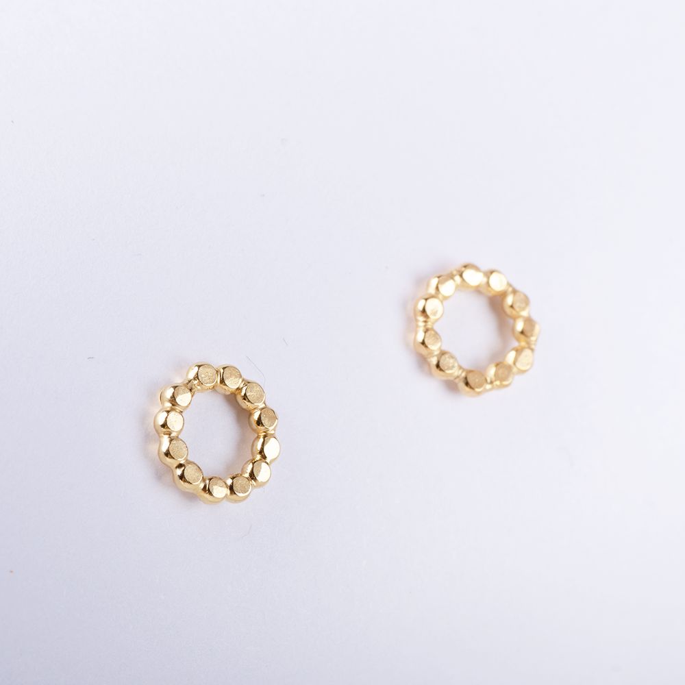 Oorbellen flat pearl small